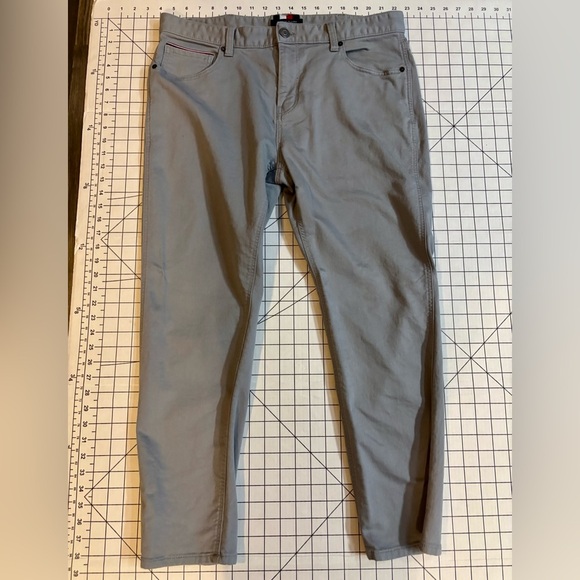 Tommy Hilfiger Flex Men’s Size 36/30 Gray Casual Pants - Picture 1 of 10